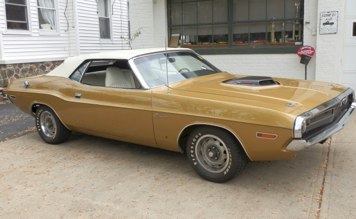 Gold 1971 Chrysler Dodge Challenger 