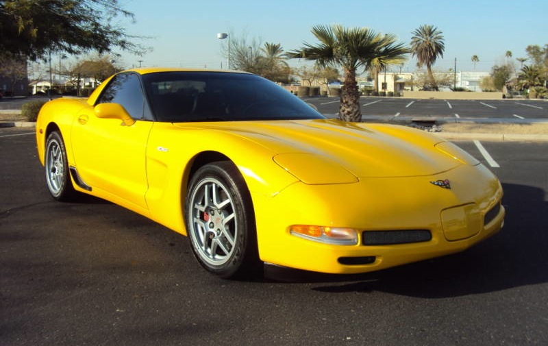Milenium Yellow 2004 GM Chevrolet Corvette 