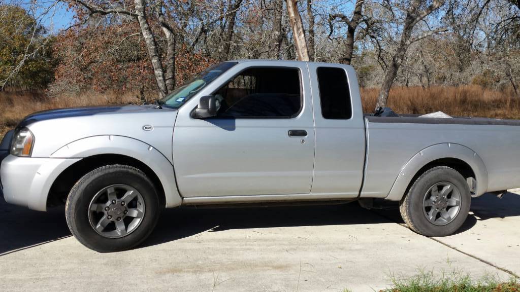 Silver 2004 Nissan Frontier 